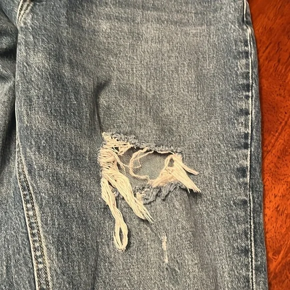 Abercrombie & Fitch High Rise Mom Jeans Size 28 or 6 Distressed - Picture 8 of 11